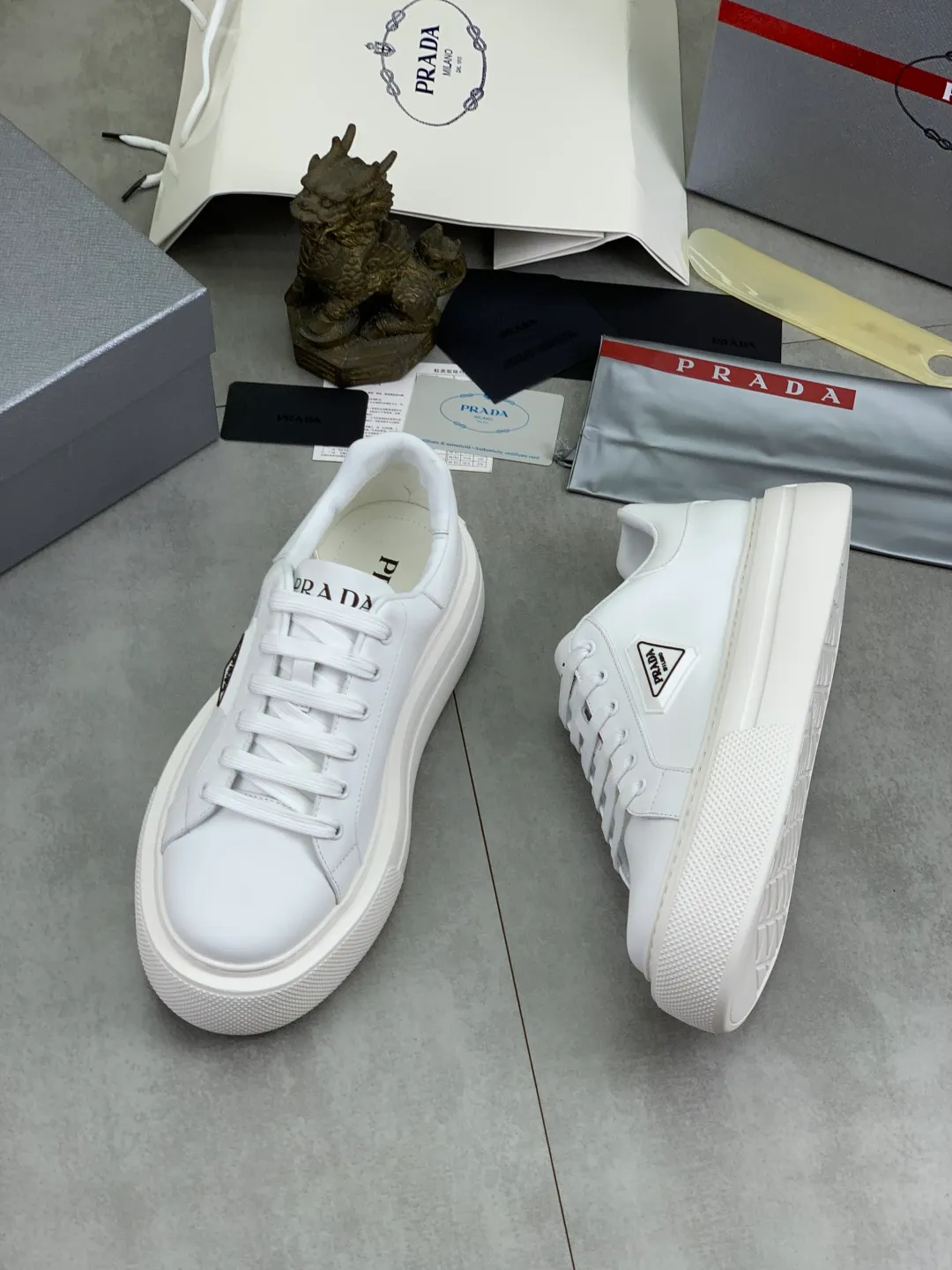 Men's shoes 💰P560💰[New style] popular models are on the official website, 🆘 Trendy brand (Prada) mainly promotes popular models, avant-garde and versatile fashion men's shoes private version mold opening, cowhide surface splicing 1:1.. Fashionable and simple, original imported cowhide lining cowhide feet; the atmosphere and personality are more fashionable, eye-catching and pursuing class. It will subvert the old idea and be a must-have for fashionistas with you! Must keep it for yourself! Tall and comfortable, large and low, high-end quality workmanship. Number of yards: 38-45 4️⃣optional.